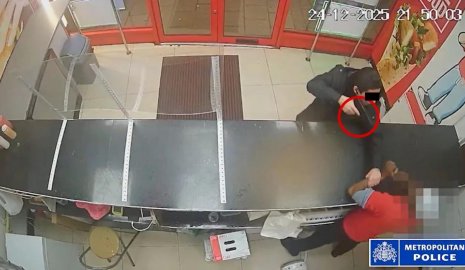 Клиент фастфуда угрожал пистолетом продавцу из-за соуса