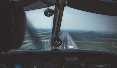 Военный самолет потерпел крушение во Франции