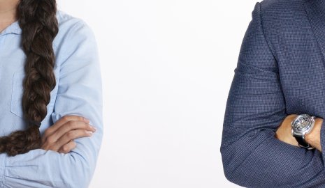 Душил и таскал за волосы: актюбинка простила мужчину после жестоких побоев