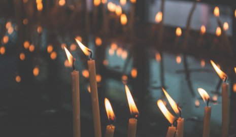 8 учеников и учитель погибли от рук 14-летнего стрелка в Турции