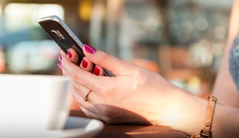 В Дубае стюардессу Emirates задержали за фото в WhatsApp