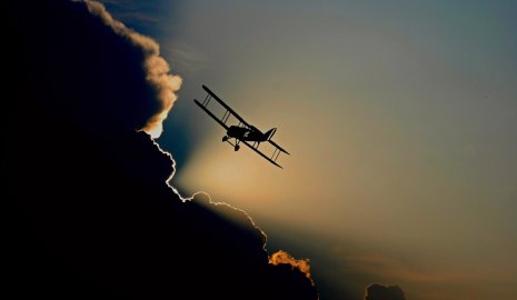 Легкомоторный самолет разбился в Омской области