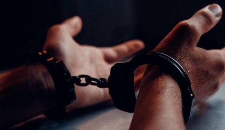 Россиянин пристал к детям на курорте и подрался с их матерью