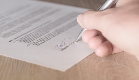 Франция приняла закон об эвтаназии