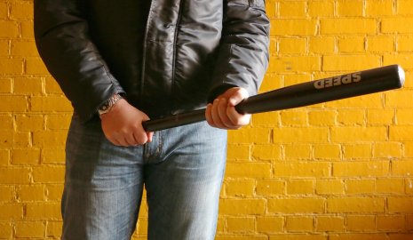 Женщину жестоко избили битой ради 146 тысяч тенге в Петербурге