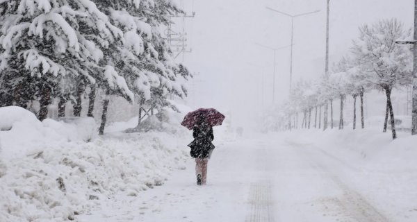 Снег и метель: в 9 областях Казахстана объявили штормовое предупреждение