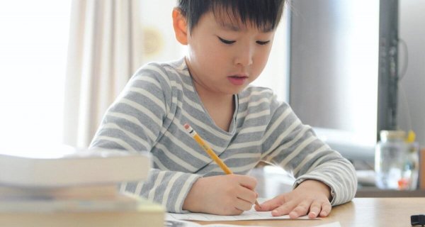 Первая смена школ учится дистанционно в Астане