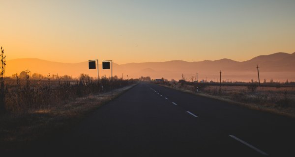 Автотранспорт на участке Павлодар - граница РФ временно не курсирует