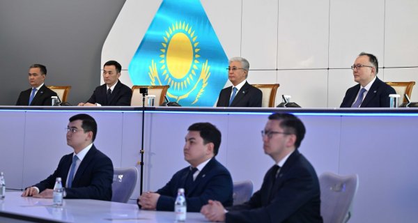 Школы ИИ запустил президент в 14 регионах в режиме телемоста