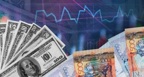 Курсы валют в Казахстане: доллар снова давит на тенге