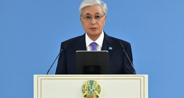 Глава государства поздравил казахстанцев с Днем Абая