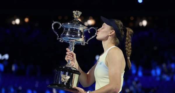 Елена Рыбакина поблагодарила болельщиков после исторического успеха