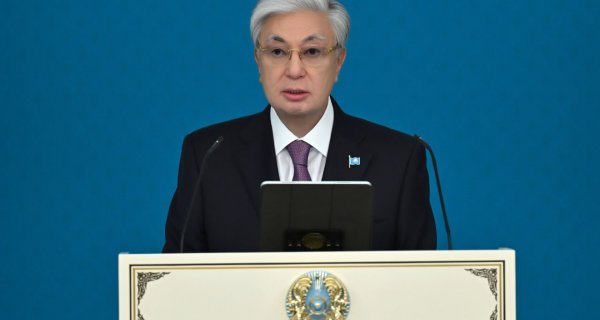 Токаев поздравил учителей с профессиональным праздником