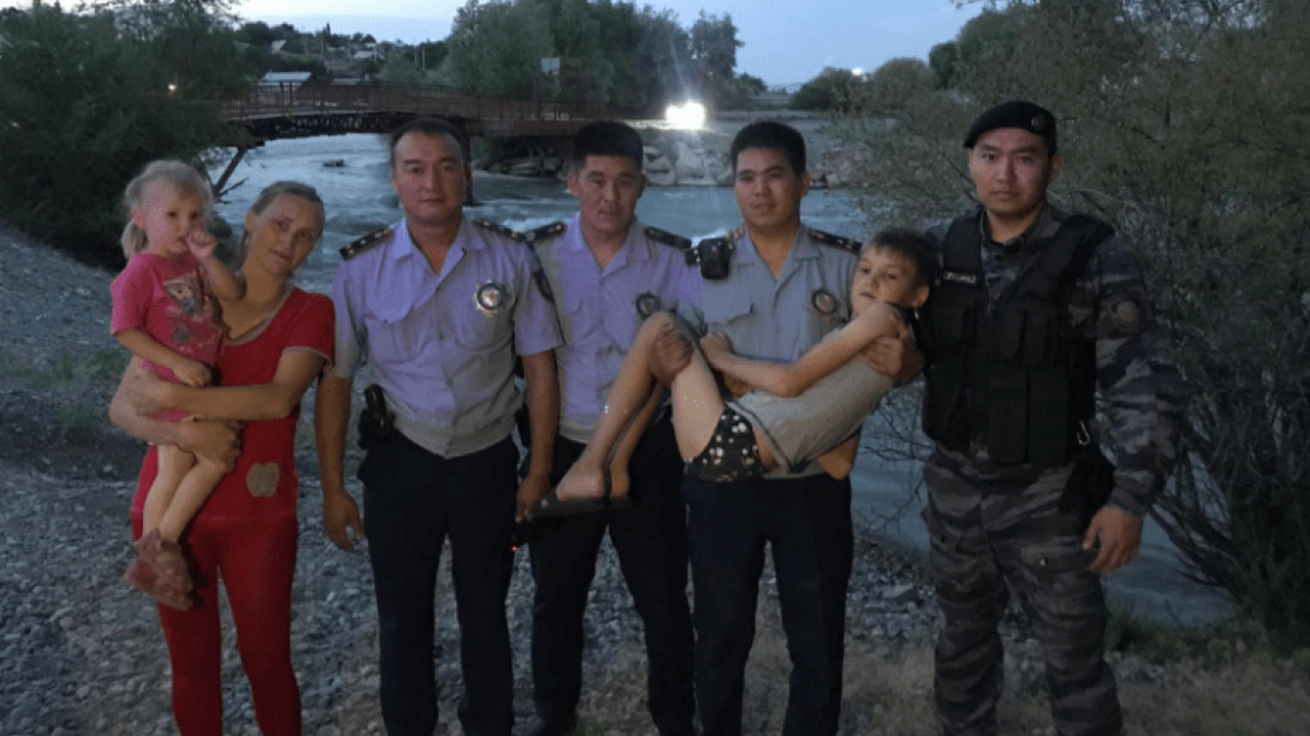 Полицейские Талдыкоргана спасли тонущего 11-летнего подростка