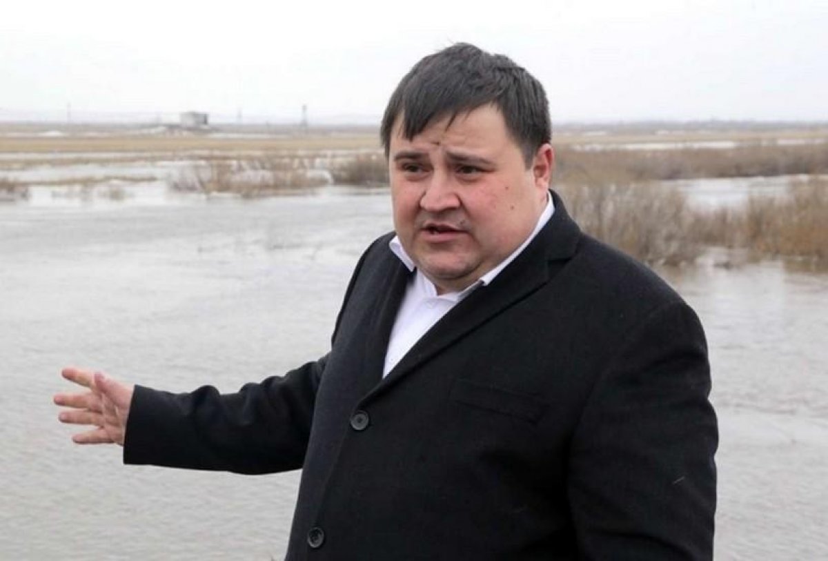 Экс-глава «Казгидромета» Караганды и его столичный коллега осуждены на 10 лет за взятку