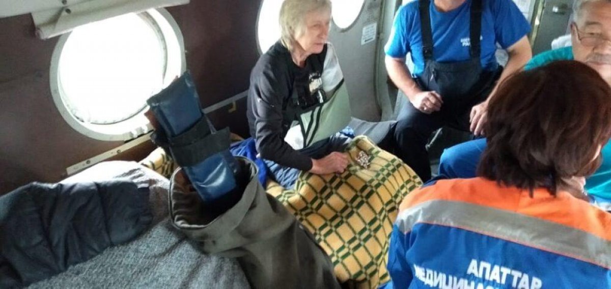 63-летнюю россиянку, попавшую под лавину, снял с Белухи вертолёт спасателей ВКО