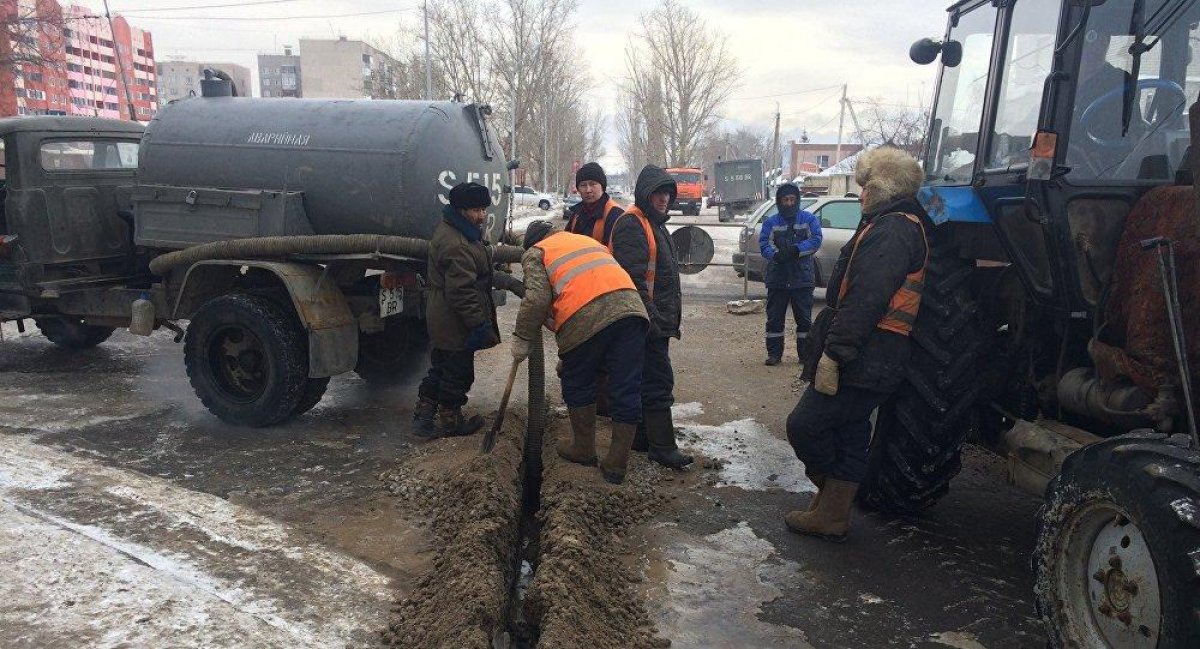 Аварию на водопроводе устраняют в центре Нур-Султана