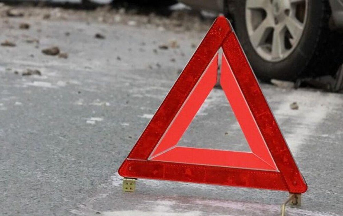 В Мангистау водитель на встречной полосе врезался в полицейское авто