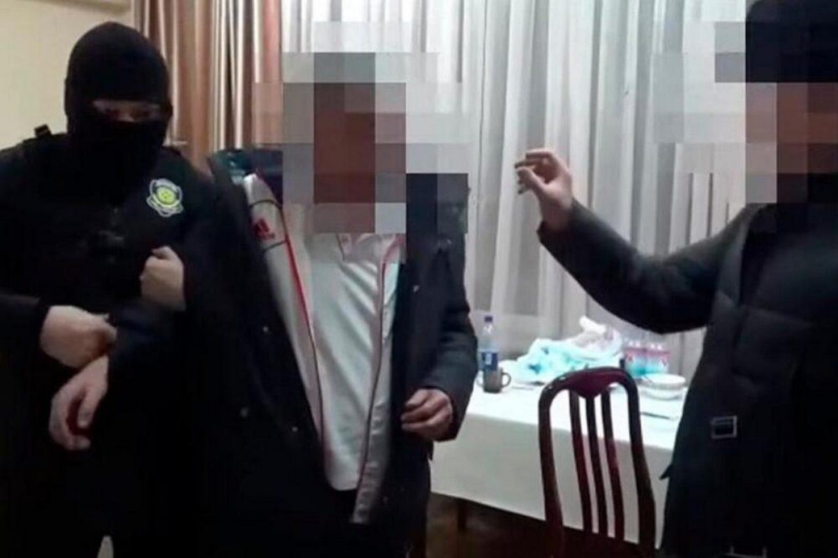 Видео задержания экс-акима Алатауского района Алматы показали антикоррупционщики