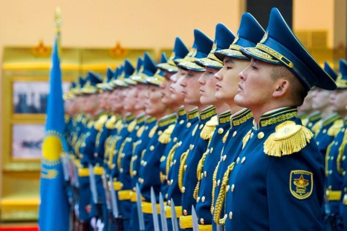 Каждому работающему призывнику будут выплачивать полную зарплату - министр обороны