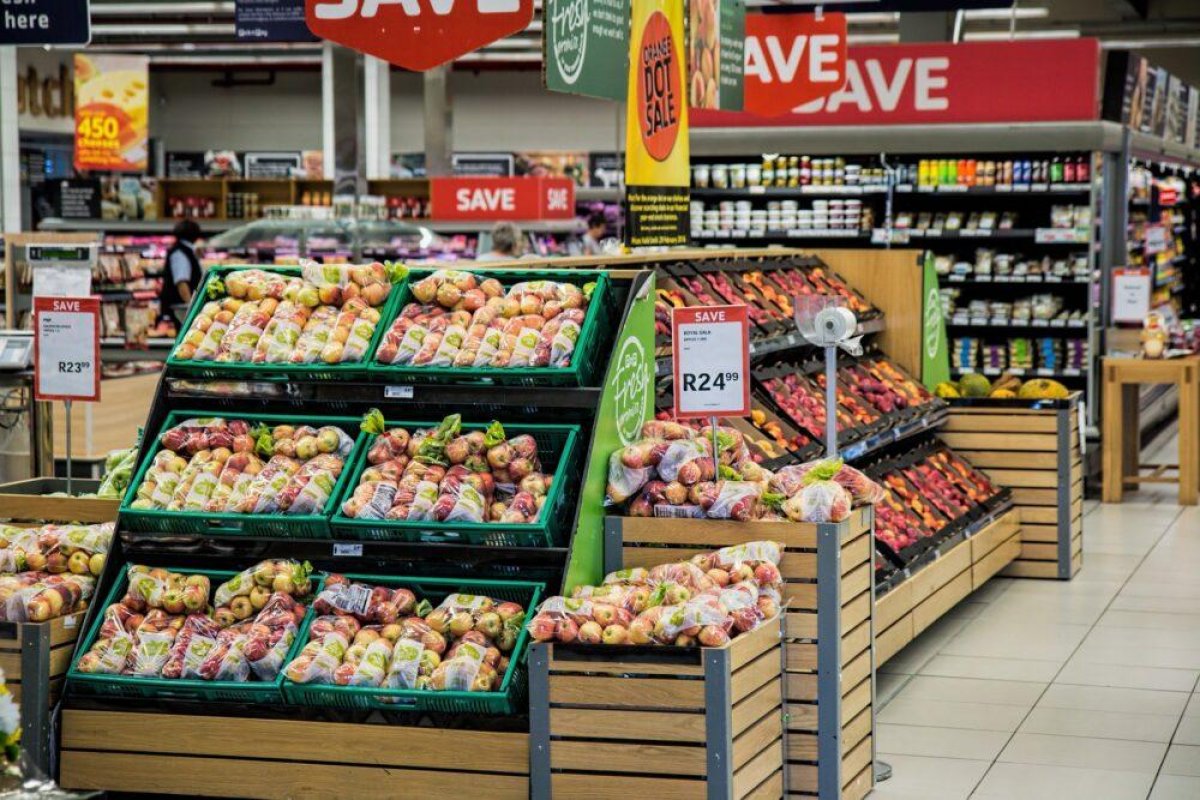 Правительство раздает 5 556 тенге на продукты: Много ли купишь на эти деньги?