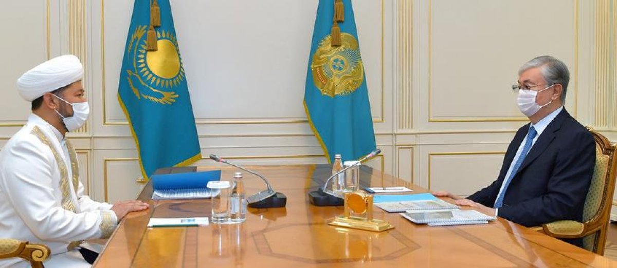 ДУМК передал больницам кислородные аппараты и раздал нуждающимся маски