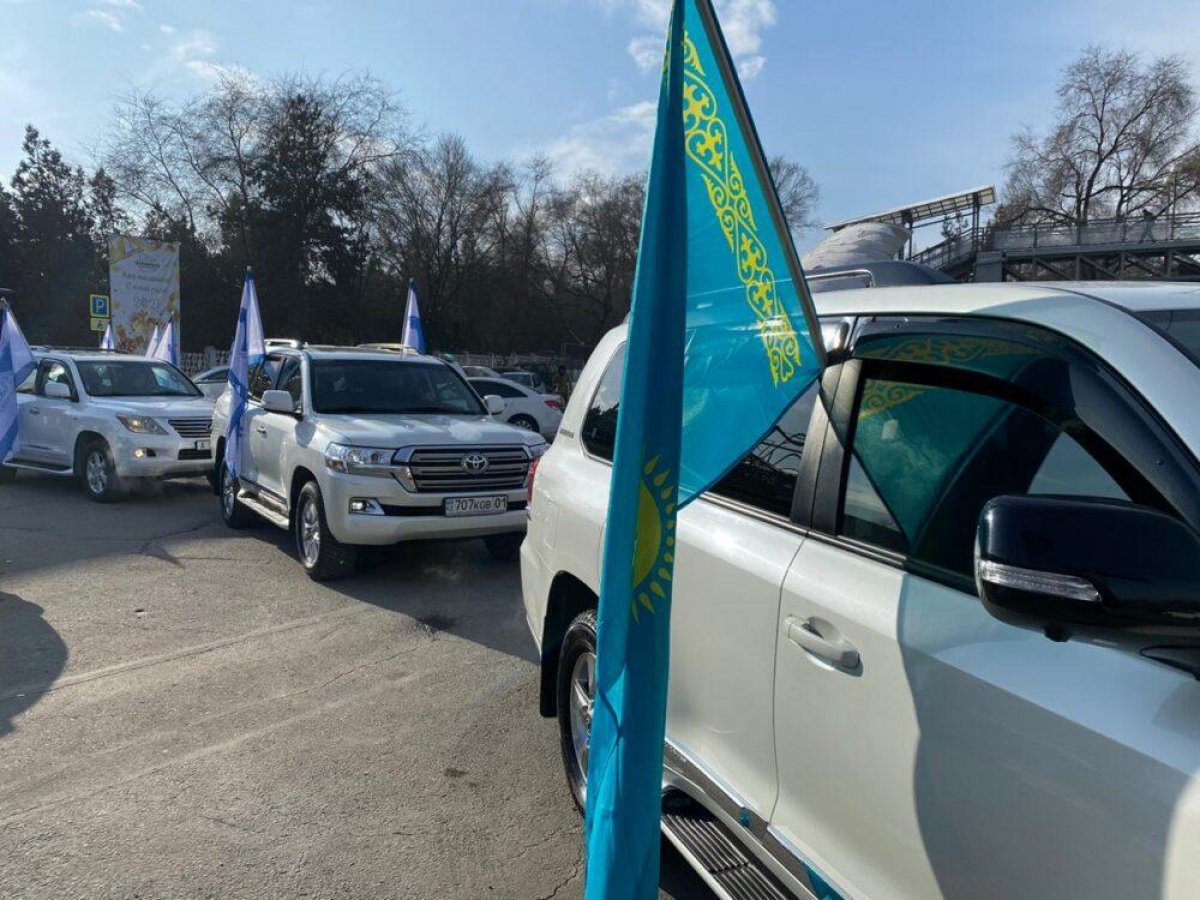 Партия Aq Jol провела автопробег перед выборами в Мажилис