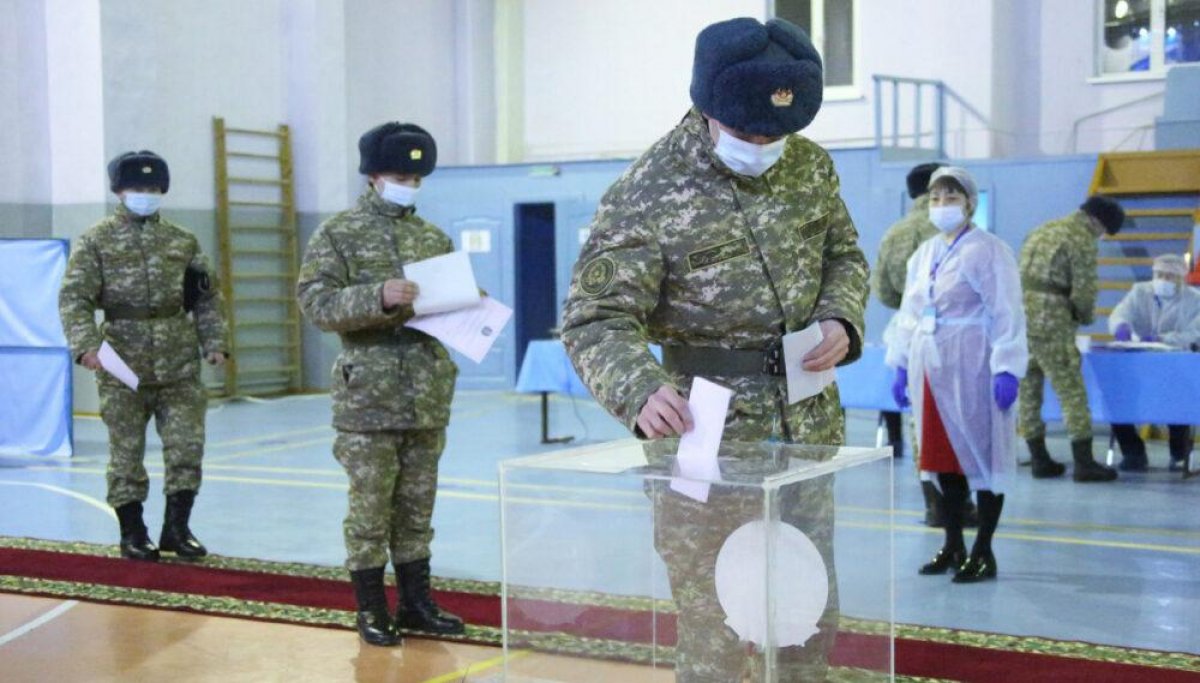 Выборы в Казахстане: досрочно завершено голосование на участках, созданных в воинских частях Вооруженных Сил