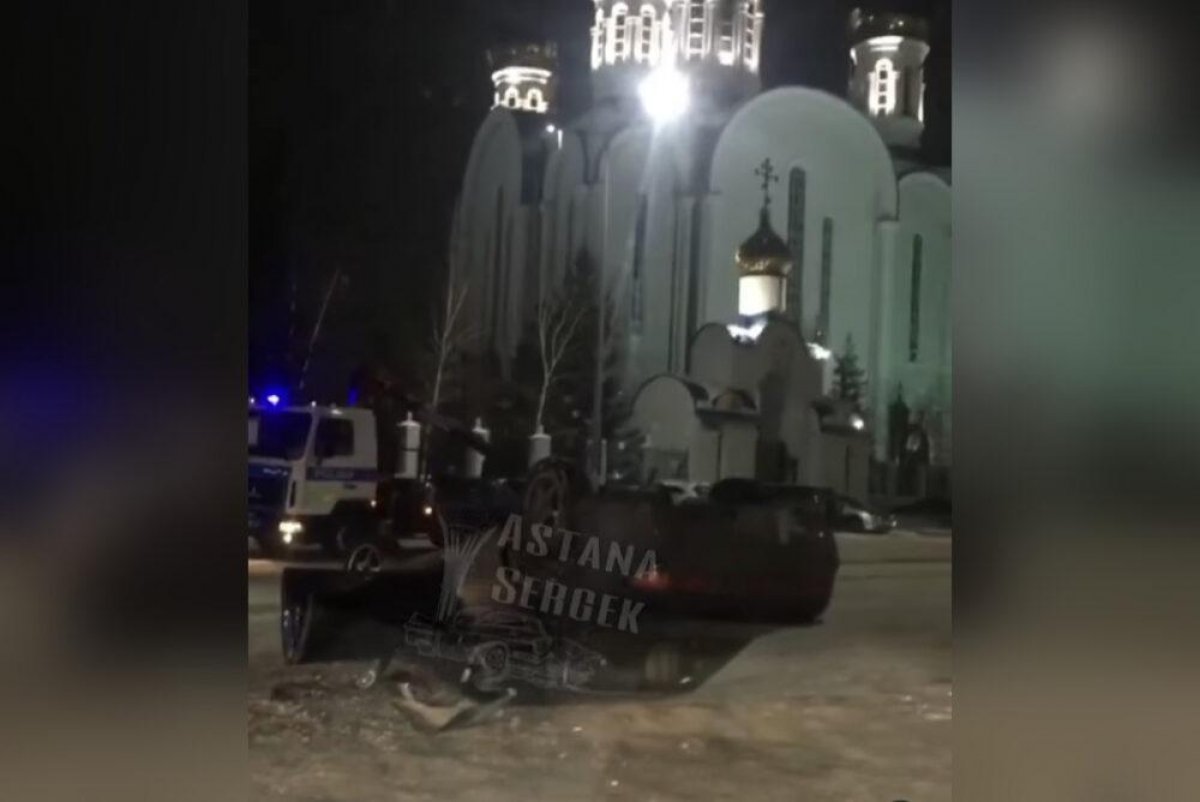 В Нур-Султане автоледи не пропустила автомобиль и перевернула его