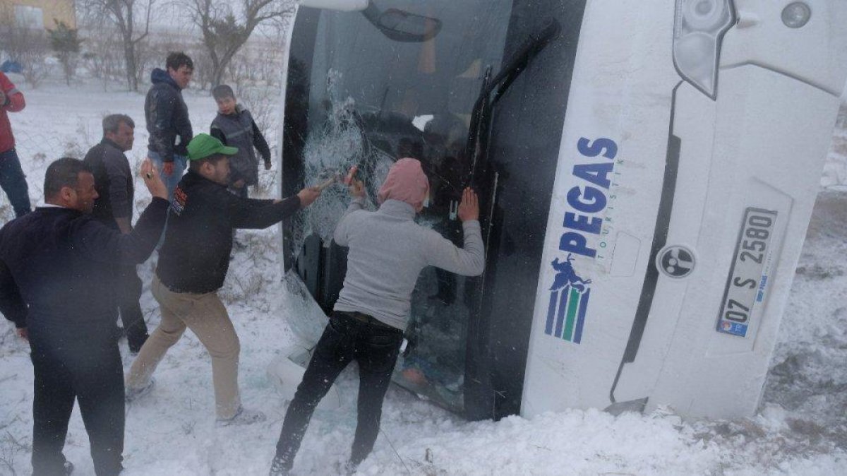 Автобус с туристами попал в ДТП в Турции