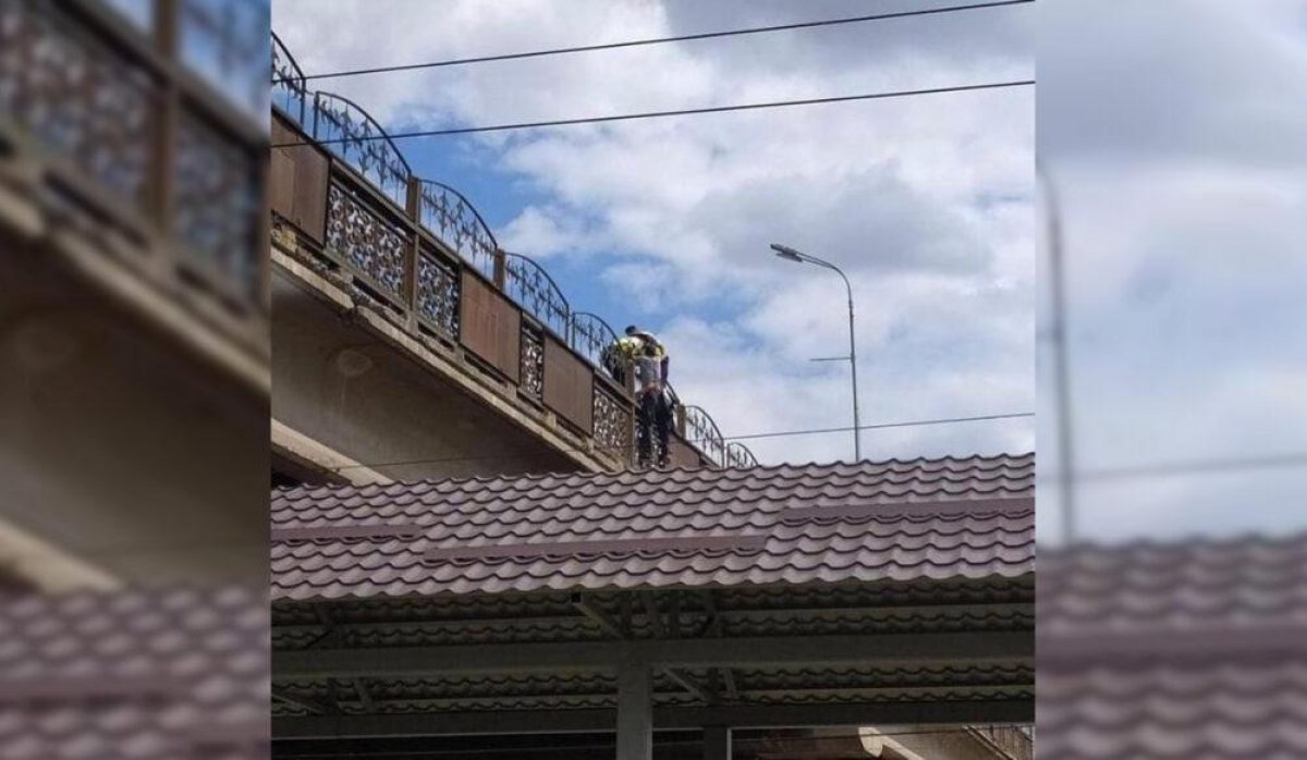В Караганде мужчина пытался спрыгнуть с моста