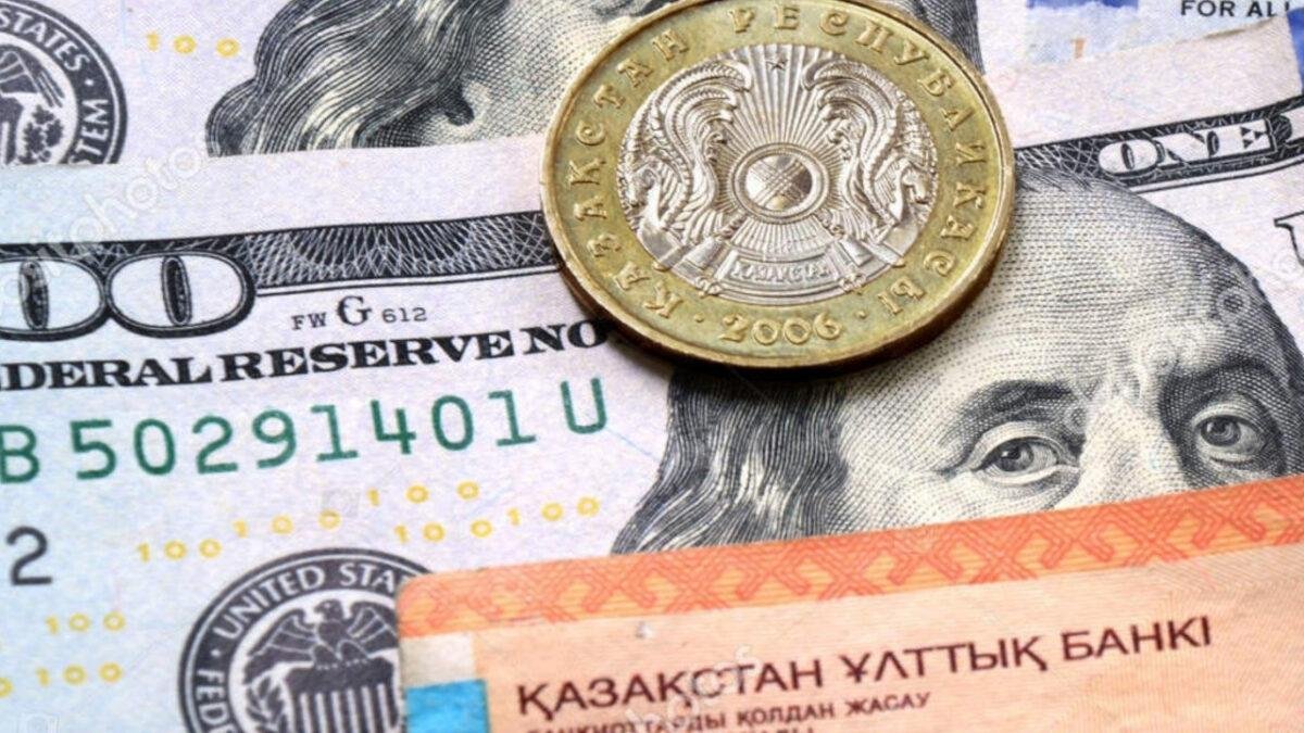 Доллар подорожал в обменниках Казахстана