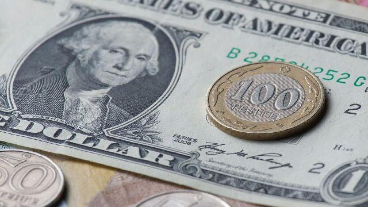 В Казахстане незначительно снизился курс доллара