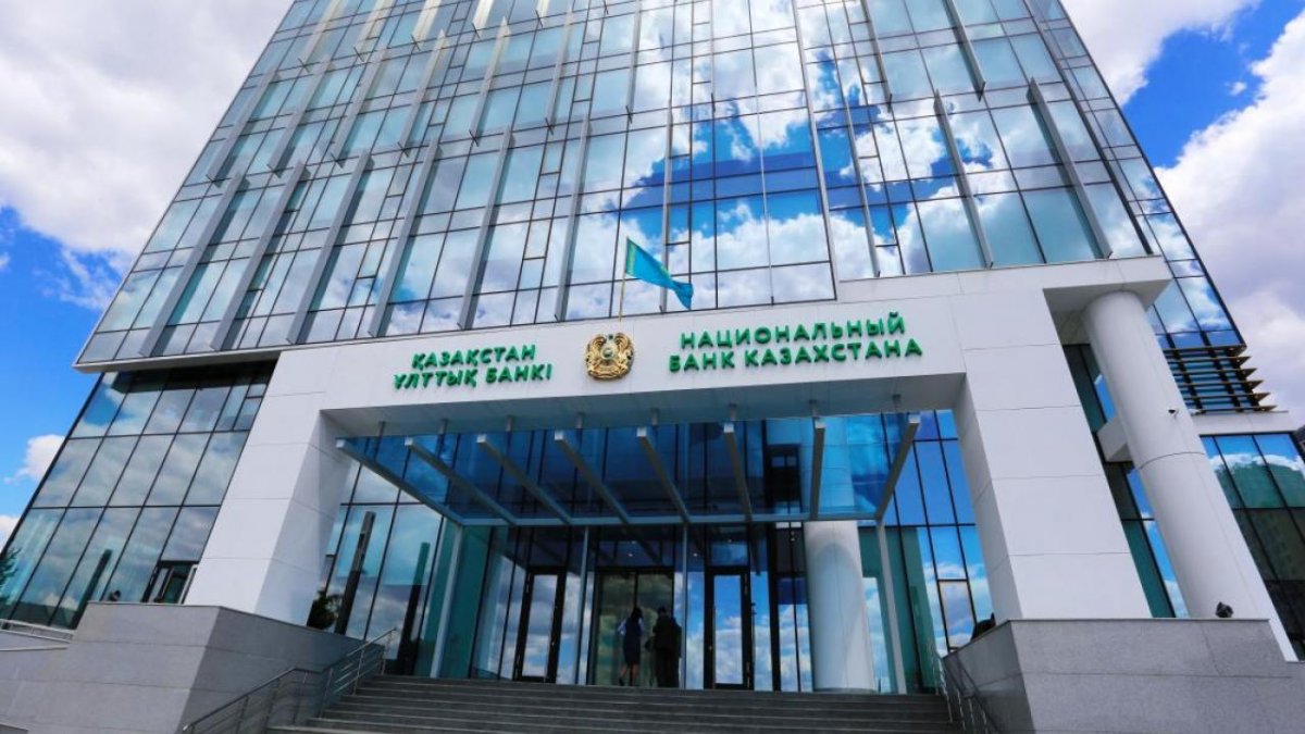 Сколько потратил Нацбанк на поддержку курса тенге?