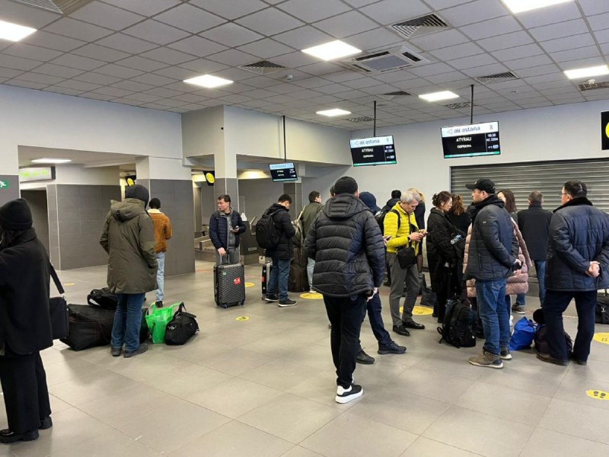 Казахстанцы проходят регистрацию в аэропорту города Катовице - МИД РК