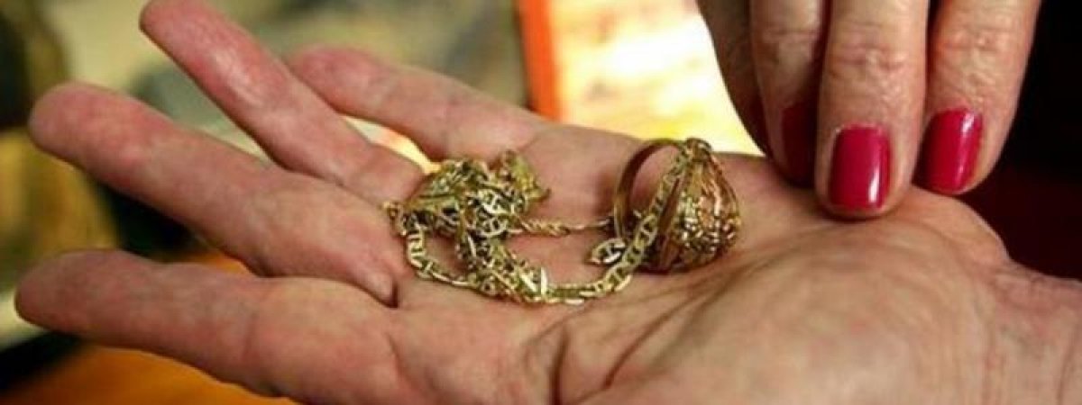 Жительницы Шымкента отдали аферистке золото на 4,5 млн тенге, испугавшись потусторонних сил
