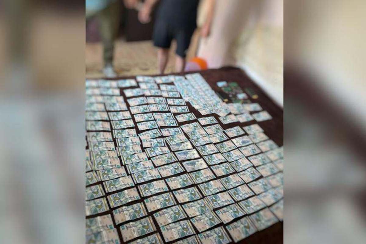 Мошенники убедили жителя Степногорска продать квартиру и перевести им все деньги