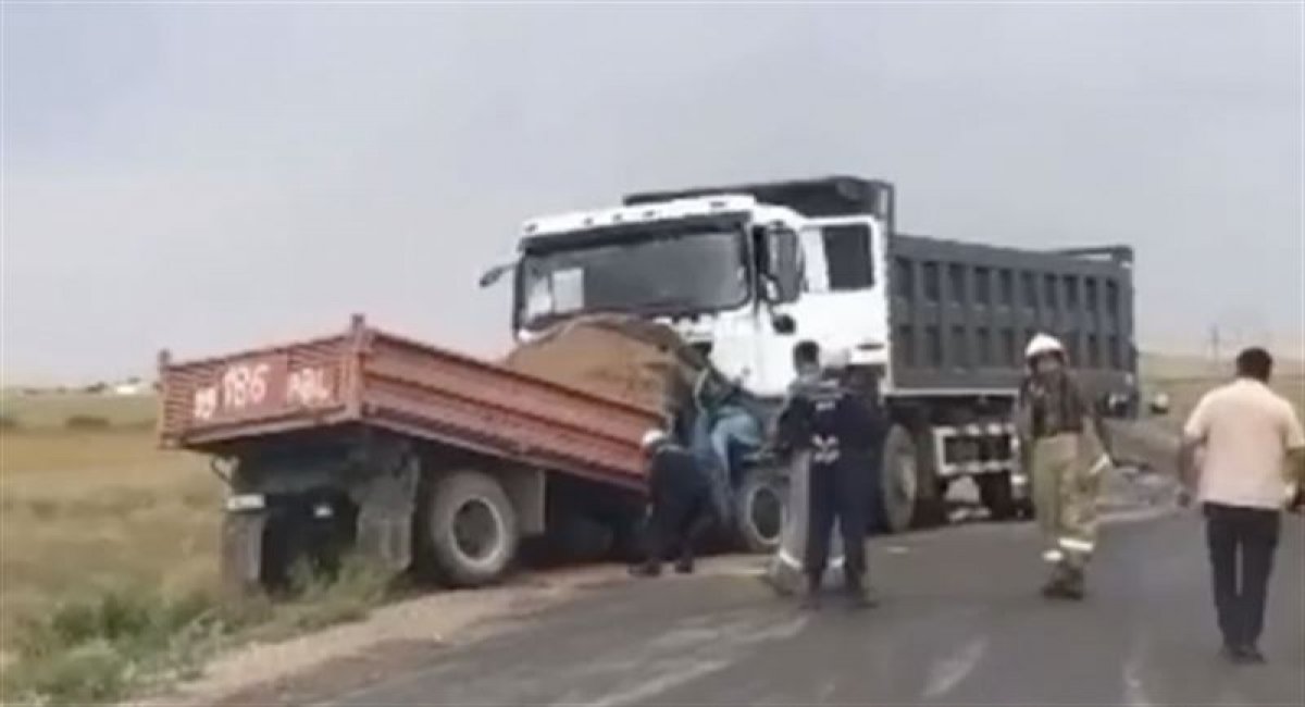 Смертельное лобовое: ДТП с двумя грузовиками произошло в Карагандинской области
