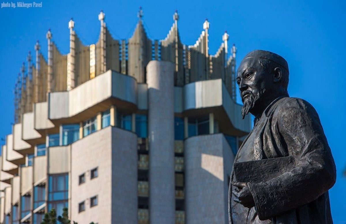 Великому поэту Абаю 177 лет
