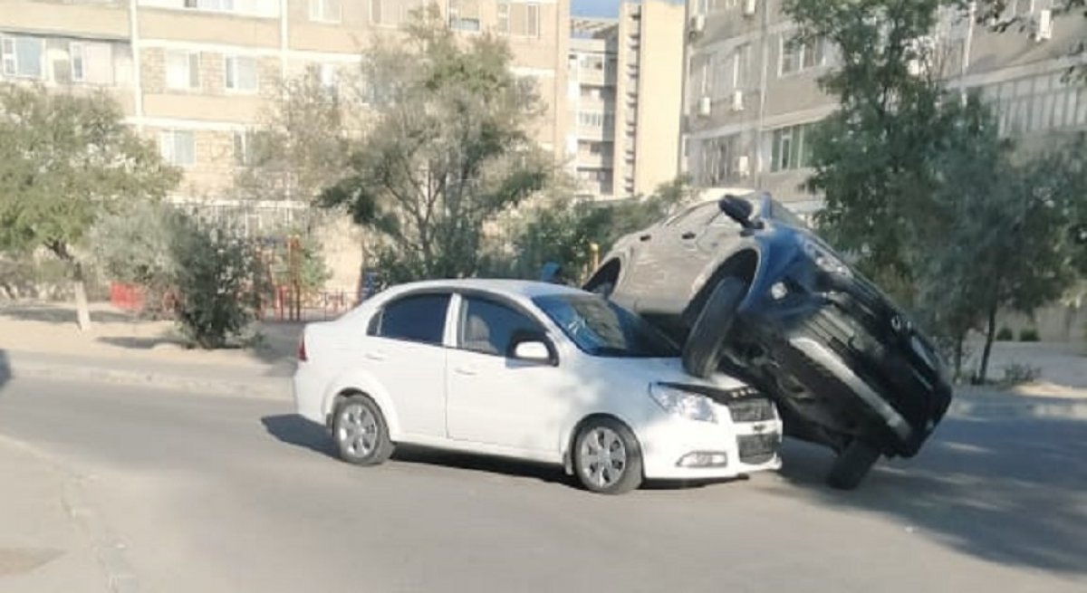 Акробатика на дорогах: необычное ДТП произошло в Актау