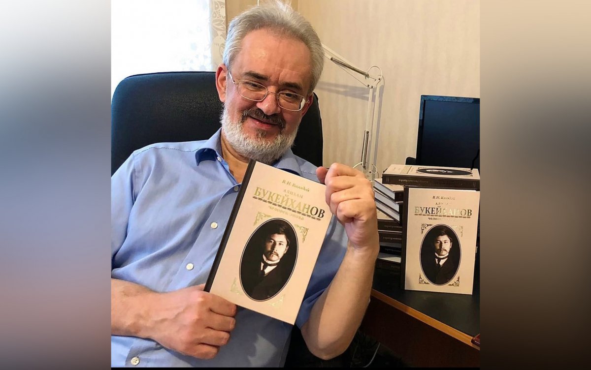 Орденом “Достык” наградил Токаев автора книги об Алихане Букейханове