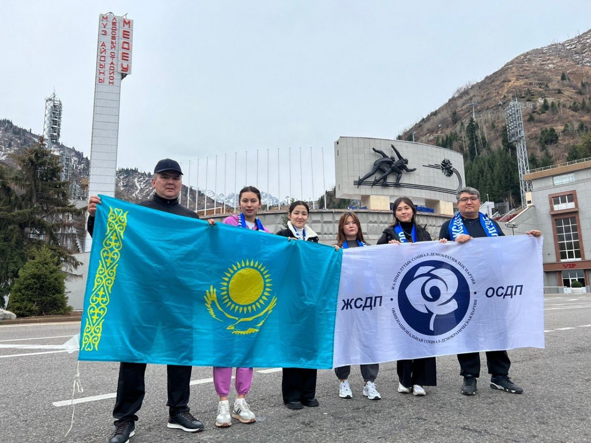 Об основных положениях предвыборной программы Нурлана Ауесбаева рассказали на акции в Алматы