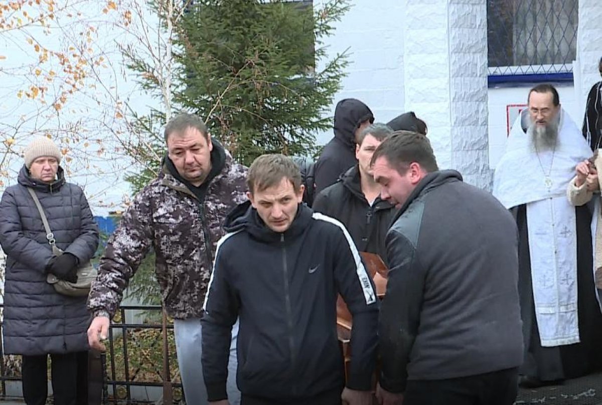 Погибших в шахте горняков похоронили в Карагандинской области