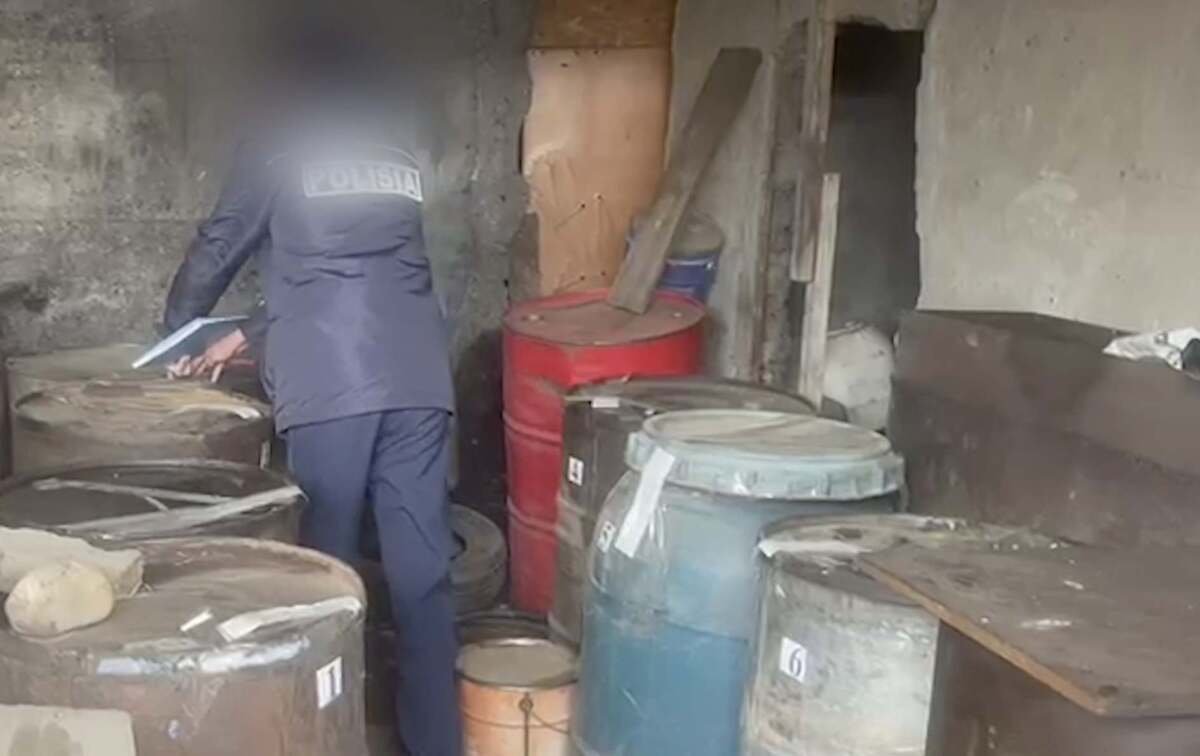 Женщина незаконно торговала соляркой в розлив прямо у себя дома в Усть-Каменогорске
