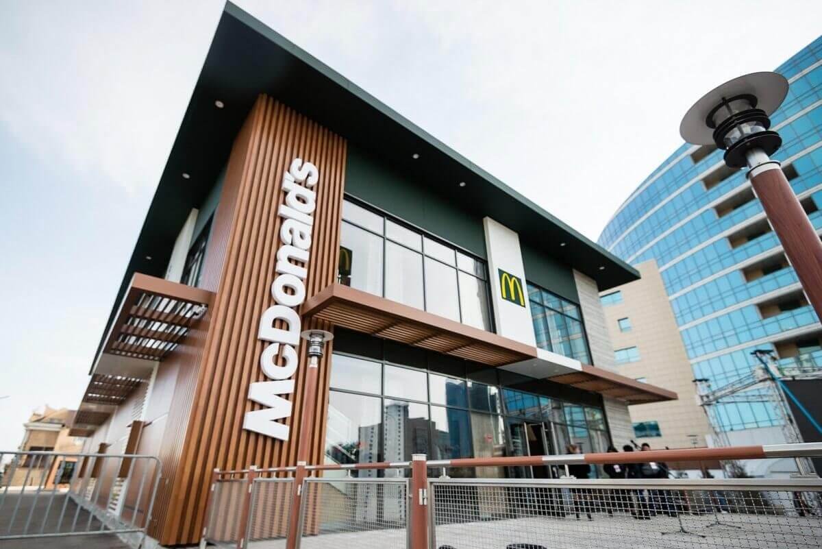 Министр торговли обещал разобраться с закрытием McDonald’s в Казахстане