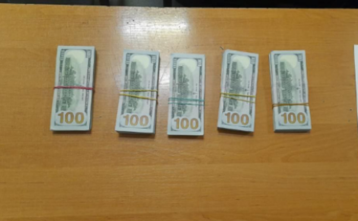 50 тысяч долларов наличными собиралась вывезти казахстанка в Дубай