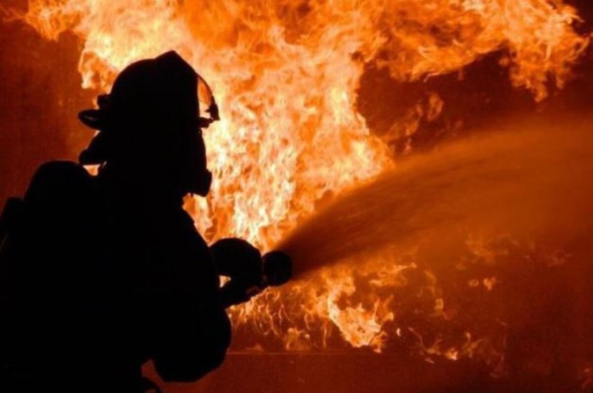 Двое малышей отравились угарным газом во время пожара в Павлодаре