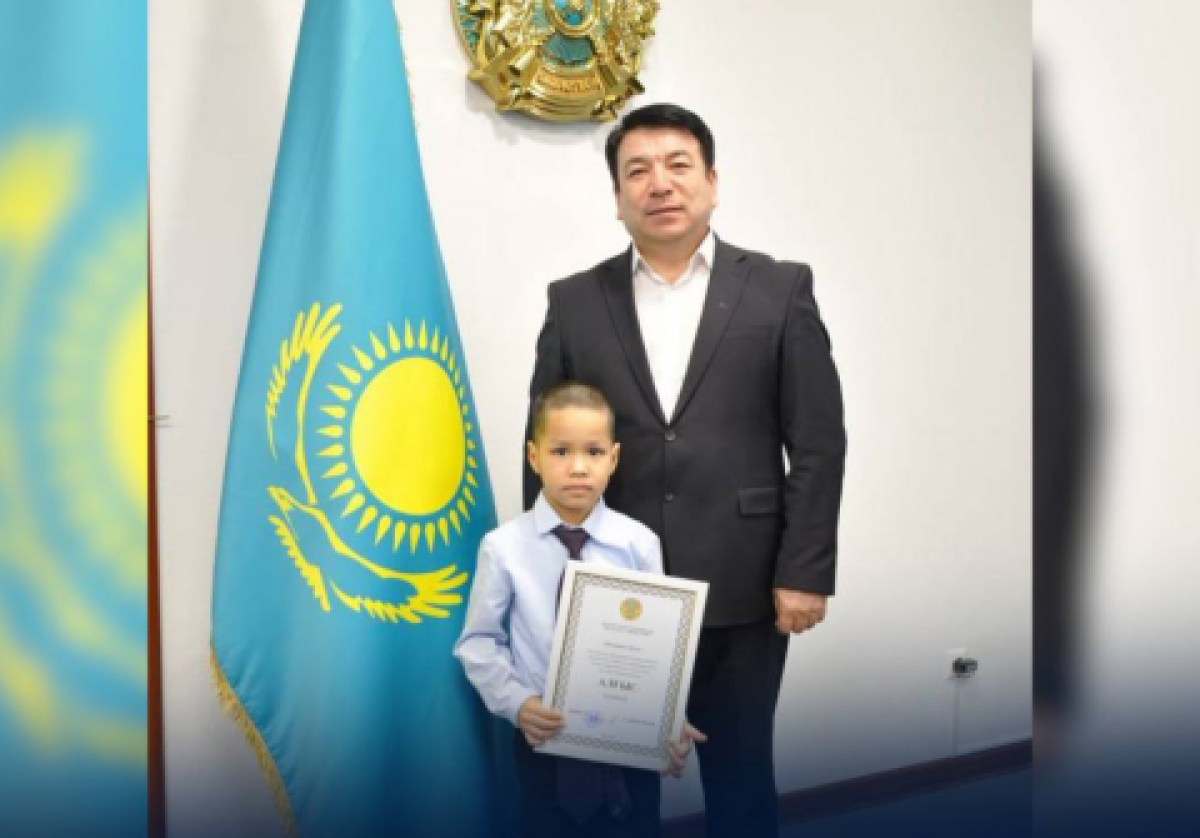 Первоклассник из Астаны блеснул знанием 180 флагов мира перед министром просвещения
