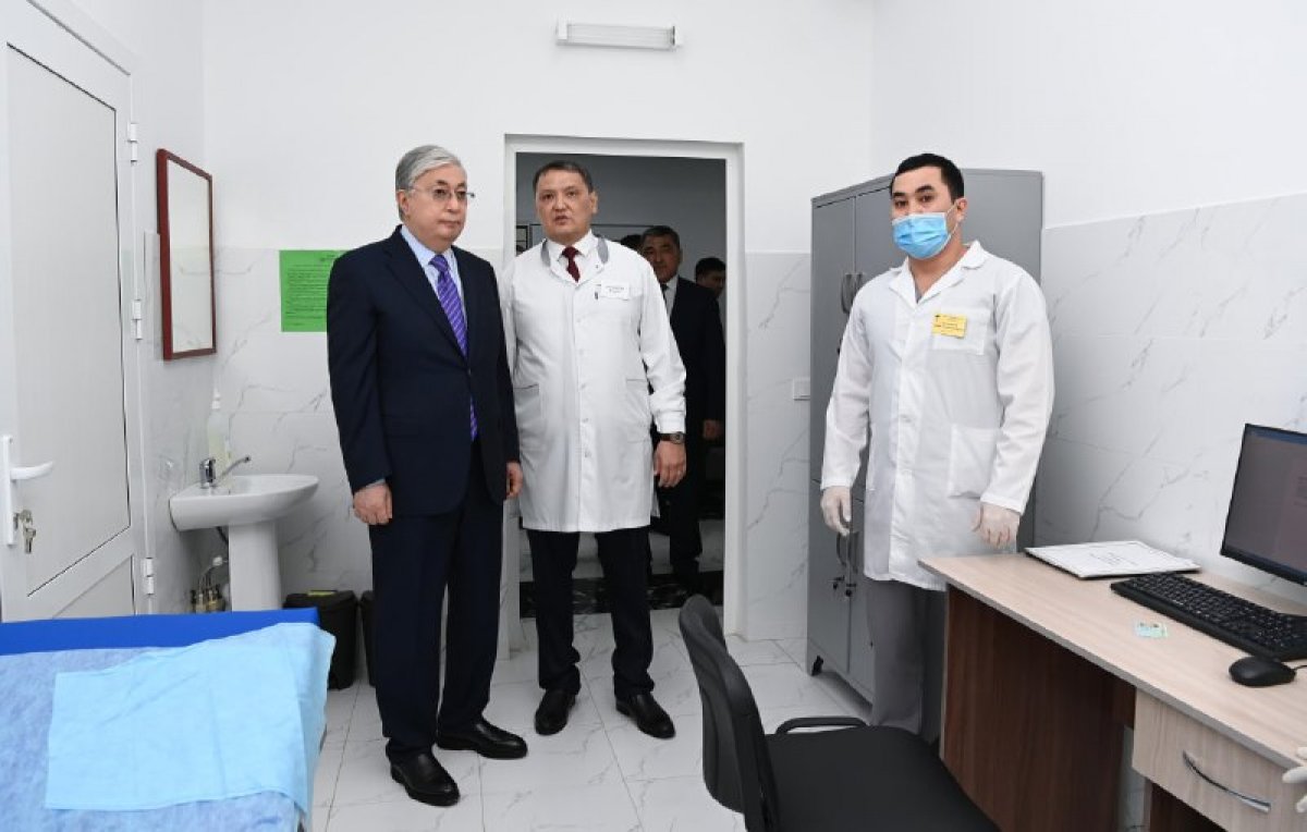 Касым-Жомарт Токаев посетил районную больницу в Жамбылской области