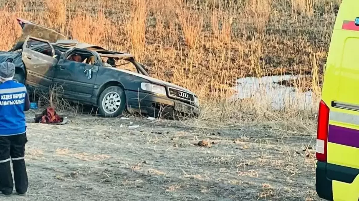 Один человек погиб, еще двое пострадали в ДТП в Жетысуской области